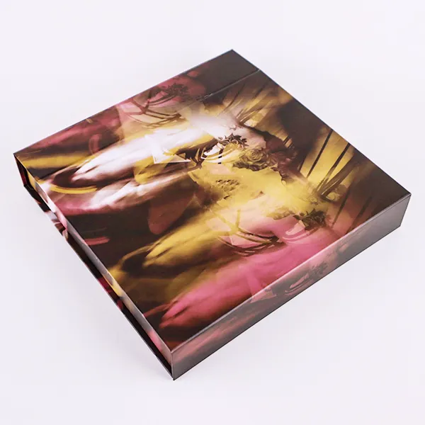 Pudełka na prezenty odzieżowe